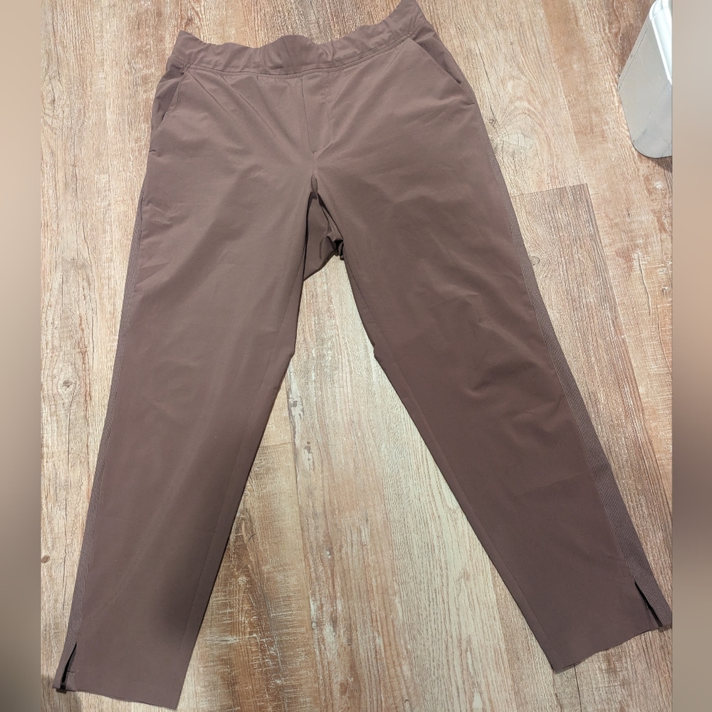 Athleta Brooklyn pant in mauve rose color, size 10